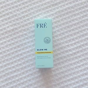 FRÉ GLOW ME +
Tinted SPF30 Moisturizer